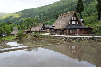 作助（左）　　長ヨ門（右）