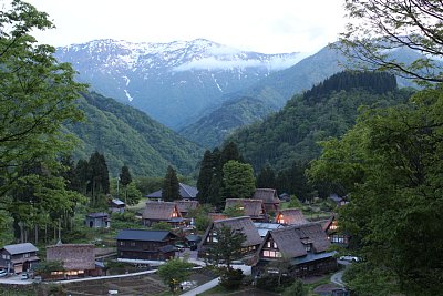 相倉合掌集落と人形山