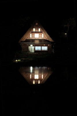 夜景　逆さ合掌　助九郎