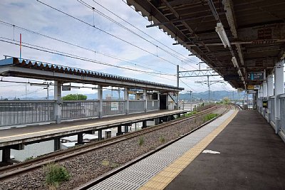 ホームが高いところにある