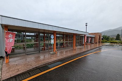 東口