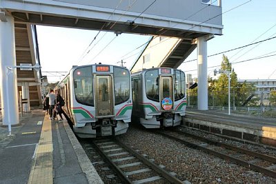 E721系0番台電車同士で列車交換