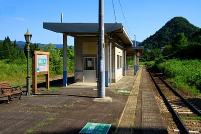 ホーム上の待合所