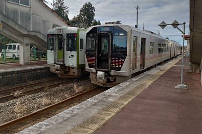 110系気動車とGV-E400系気動車