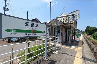 駅舎とホーム