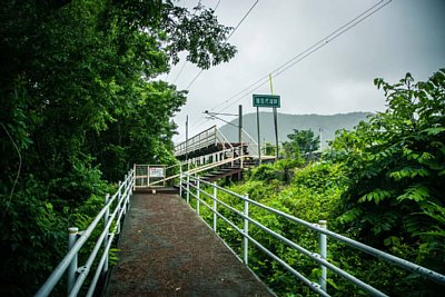 出札窓口からホームへの通路は結構長い