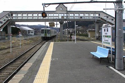 キハ112形気動車が到着