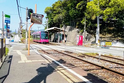 道路を挟んだ千鳥式