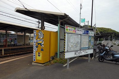 ホームの裏には駐輪場