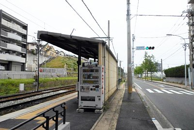 ホーム上に上屋がある