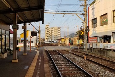 東中間駅