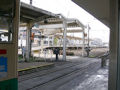 南富山駅ホーム　ここから笹津線の電車が発着していました