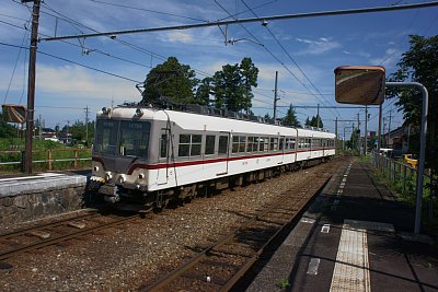 14766電車が岩峅寺駅を発車しました