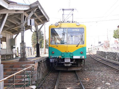 岩峅寺駅1番線に入線した１４７６０系電車