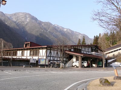 立山駅は立山線の終点です