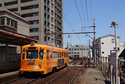 相対式ホームと構内踏切