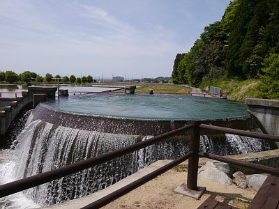 東山円筒分水槽は落差が大きいのです