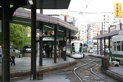 広島駅ホームはたいへん複雑です