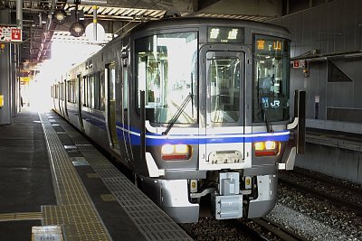魚津駅に停車する普通列車