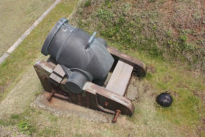 大砲は短砲身なのです