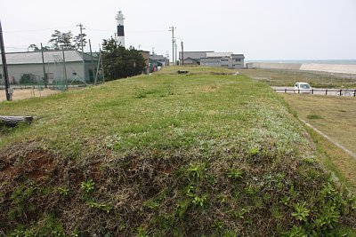 堀切から台場を見通す