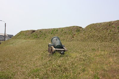 大砲がこんな場所にあったわけはないのですが