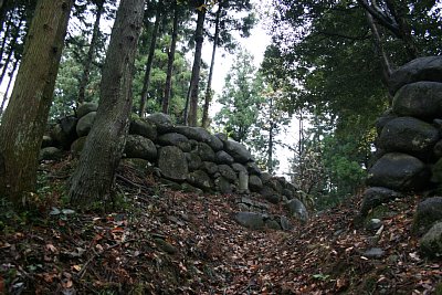 市史跡　石の門砦　石垣