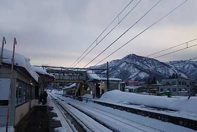 雪の越後中里駅