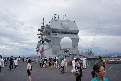 飛行甲板は広大です