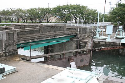 富岩運河環水公園　中島閘門