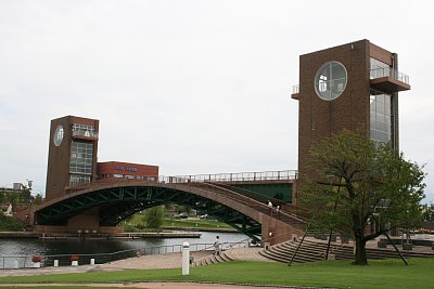 富岩運河環水公園　天門橋