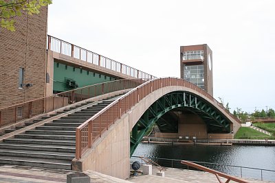 天門橋下流側の湾曲した橋