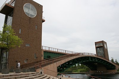 天門橋の2本の塔と橋桁