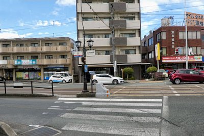 ホームへの横断歩道