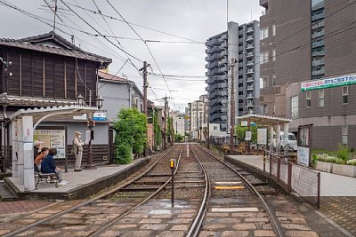 新町停留場からは専用軌道