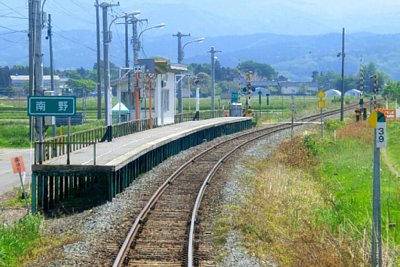 単式ホームと待合所