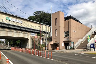 駅外観