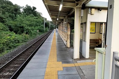 待合室とホーム