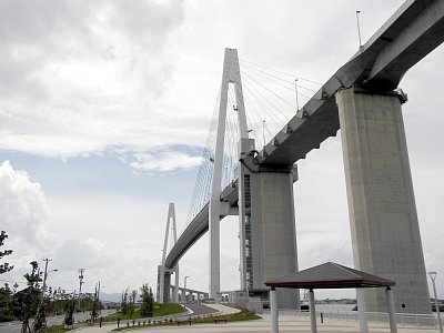 新湊大橋　堀岡側