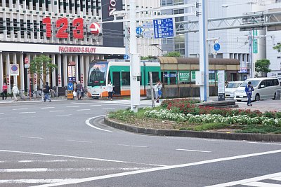 はりまや駅に停車する100型電車