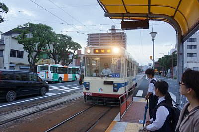 梅ノ辻駅に停車する1000型電車