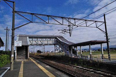 跨線橋とホーム