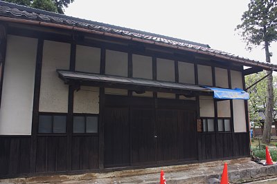 登録有形文化財人力車おき場・車夫小屋・炭小屋