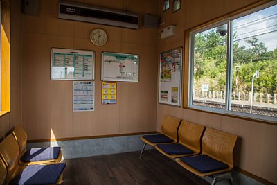 2番ホームの待合所
