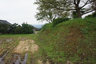 土塁の高さはなかなかです