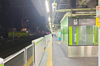 新大久保駅ホーム